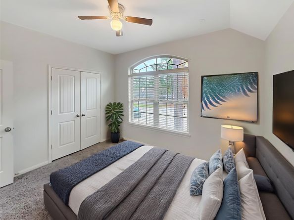 4 Logan Creek Lane, Conroe TX 77304