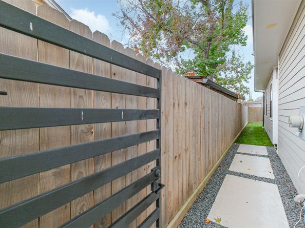 5209 Gano Street, Houston TX 77009