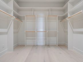 5753 Kiam, Houston TX 77007