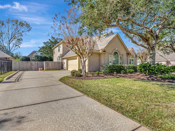 3923 Diamond Grove Court, Houston TX 77059