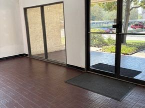 3055 SW Walnut Bend Lane 33, Houston TX 77042