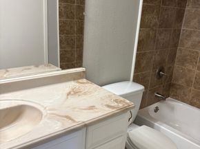 3055 SW Walnut Bend Lane 33, Houston TX 77042