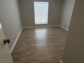 3055 SW Walnut Bend Lane 33, Houston TX 77042