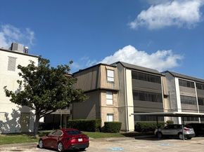 3055 SW Walnut Bend Lane 33, Houston TX 77042