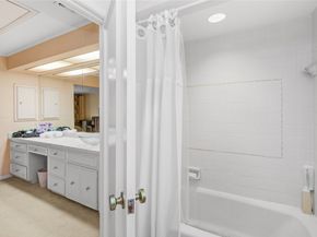 526 Bolton Place, Houston TX 77024