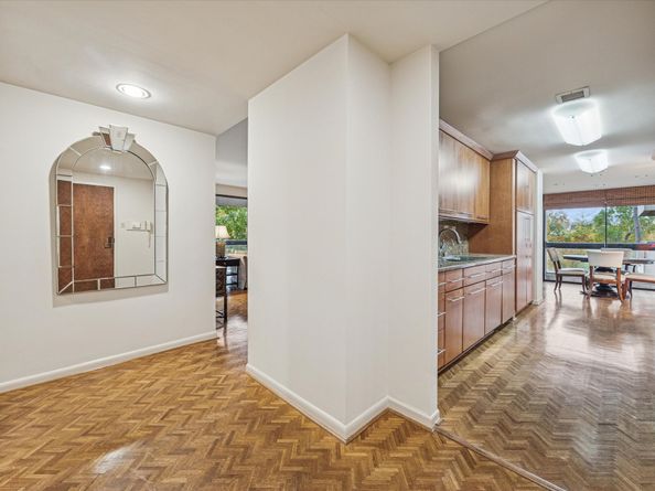 49 Briar Hollow Lane 203, Houston TX 77027