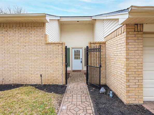 2506 Bisontine Street, Friendswood TX 77546