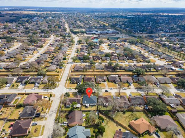 2506 Bisontine Street, Friendswood TX 77546