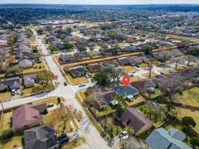 2506 Bisontine Street, Friendswood TX 77546