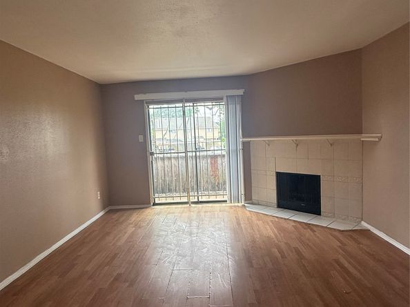 8323 Wilcrest Drive 17002, Houston TX 77072