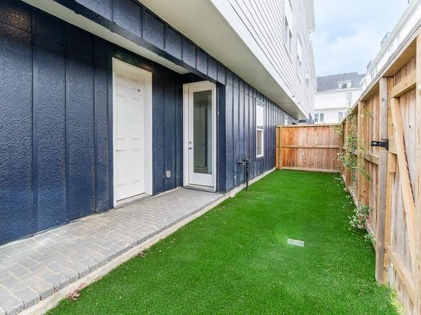 737 Bringhurst Street, Houston TX 77020