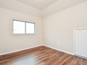 5039 Azalea Trace Drive, Houston TX 77066
