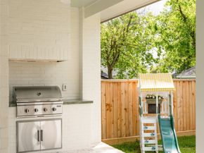 1739 Latexo Drive, Houston TX 77018