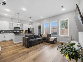 6723 Parker Oaks Lane, Houston TX 77076
