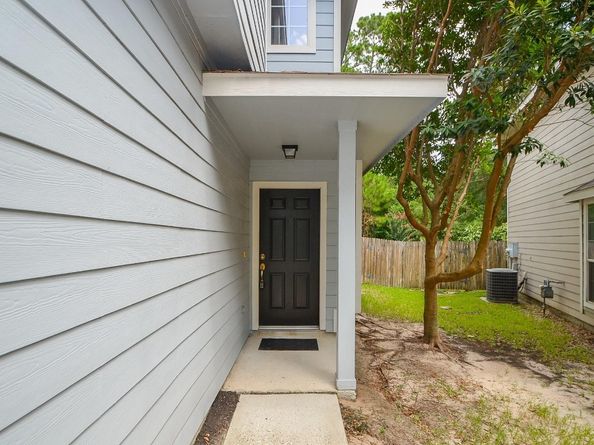 46 E Stedhill Loop, Conroe TX 77384