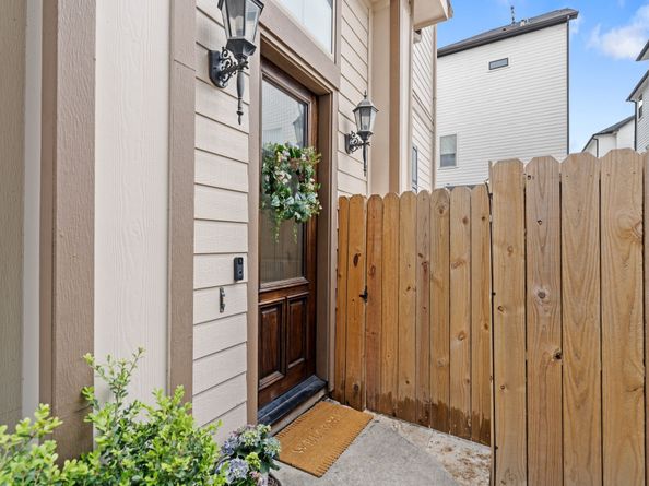 1621 W 23rd Street B, Houston TX 77008