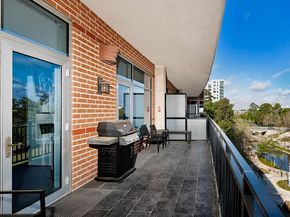 3 Waterway Court 5C, The Woodlands TX 77380
