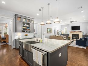1045 Rosepoint Street, Houston TX 77018