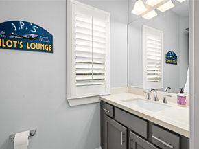1045 Rosepoint Street, Houston TX 77018