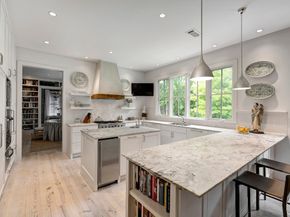 3922 Cotswold Street, Houston TX 77009