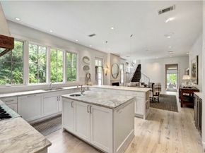 3922 Cotswold Street, Houston TX 77009