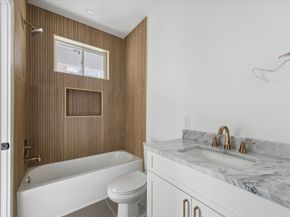 1034 W 17th Street B, Houston TX 77008