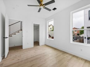 1034 W 17th Street B, Houston TX 77008