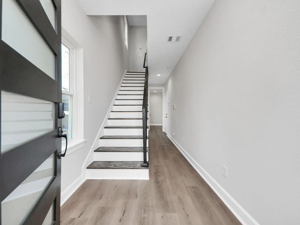 1605 Sylvester Road, Houston TX 77009