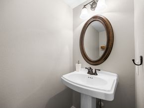 1300 Fairview Avenue B, Houston TX 77006