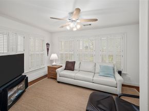 2229 Maroneal Street, Houston TX 77030