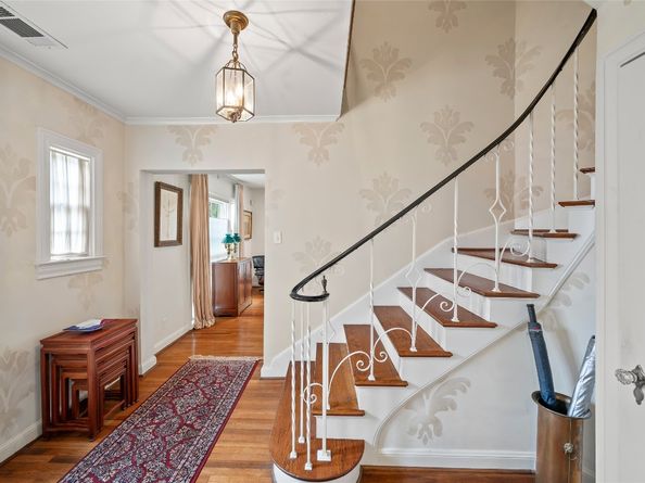 2229 Maroneal Street, Houston TX 77030