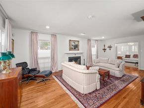 2229 Maroneal Street, Houston TX 77030