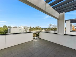 806 Fisher Street B, Houston TX 77018