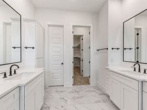 806 Fisher Street B, Houston TX 77018