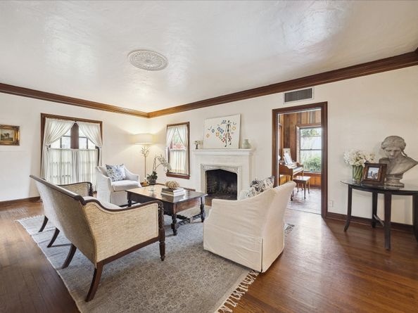 2345 Blue Bonnet Boulevard, Houston TX 77030