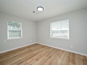 247 E Janisch Rd, Houston TX 77022