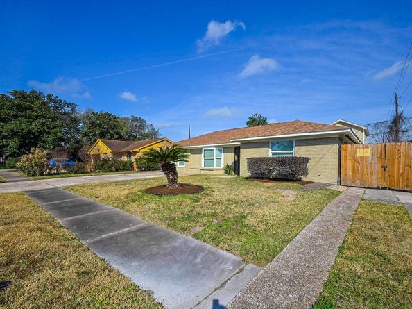 247 E Janisch Rd, Houston TX 77022