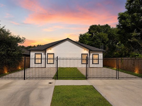 6010 Bobby Burns Street, Houston TX 77028