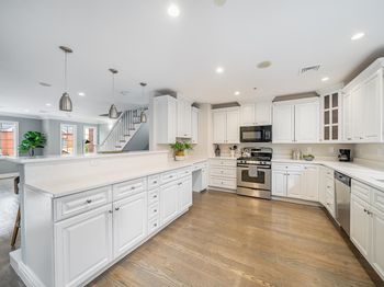 9033 Wall St