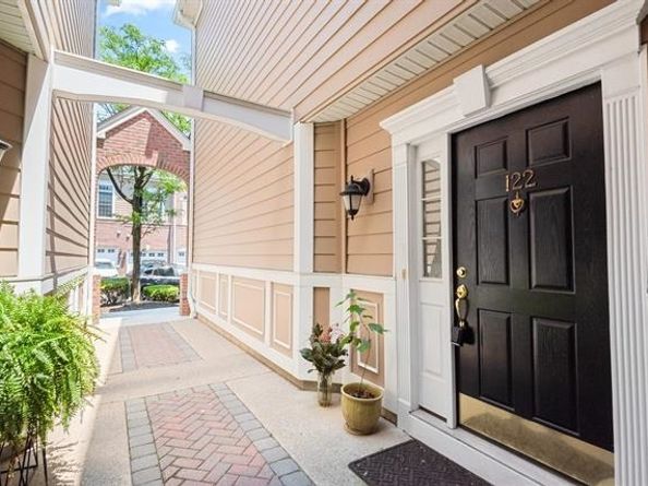 122 Abbie Ct, Guttenberg NJ 07093