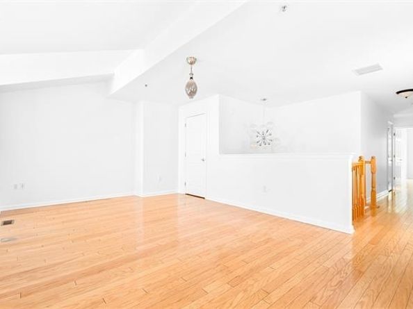 122 Abbie Ct, Guttenberg NJ 07093