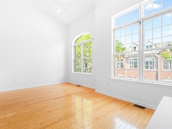 122 Abbie Ct, Guttenberg NJ 07093