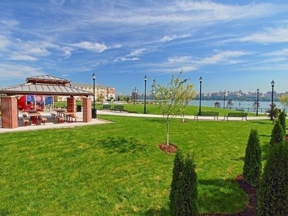 122 Abbie Ct, Guttenberg NJ 07093
