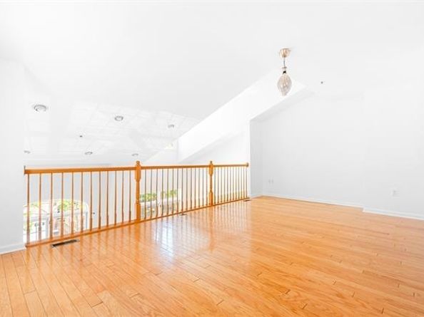 122 Abbie Ct, Guttenberg NJ 07093