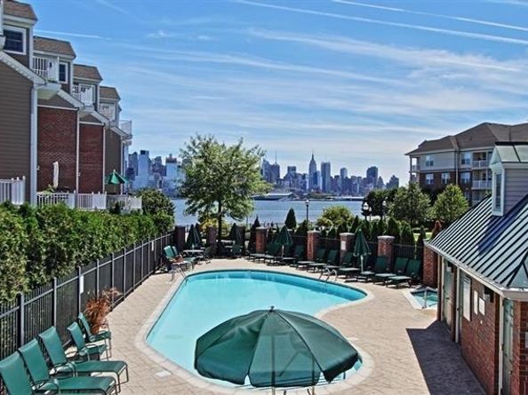 122 Abbie Ct, Guttenberg NJ 07093