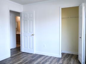 47 Dogwood St, Jersey City NJ 07305