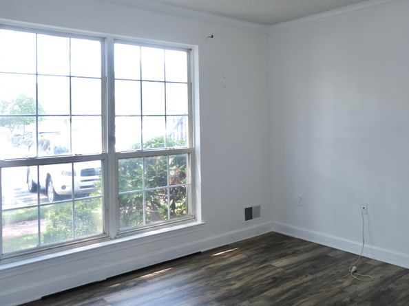 47 Dogwood St, Jersey City NJ 07305