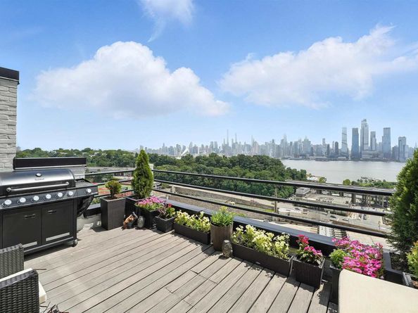 518-530 Gregory Ave PH1, Weehawken NJ 07086