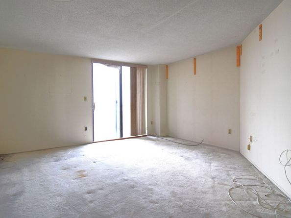 2234 Harmon Cove Tower, Secaucus NJ 07094