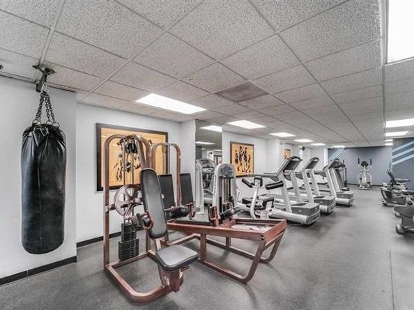 2234 Harmon Cove Tower, Secaucus NJ 07094